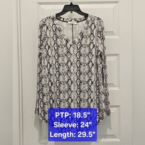 Zenana Outfitters Long Sleeve Snake Print V-neck Tunic Top, NWOT, Size Large